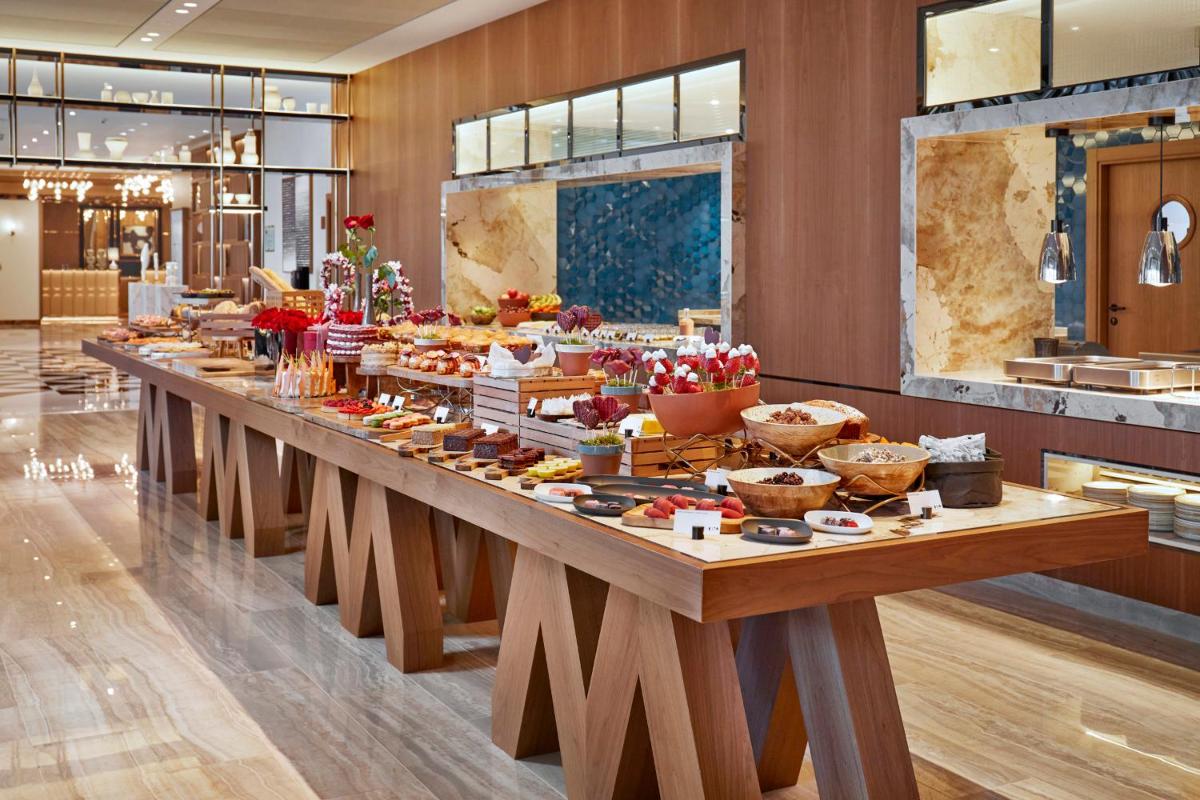 Comida en o cerca de este hotel