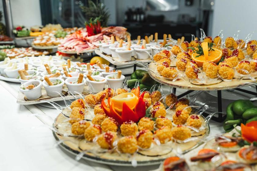 Comida en o cerca de este hotel