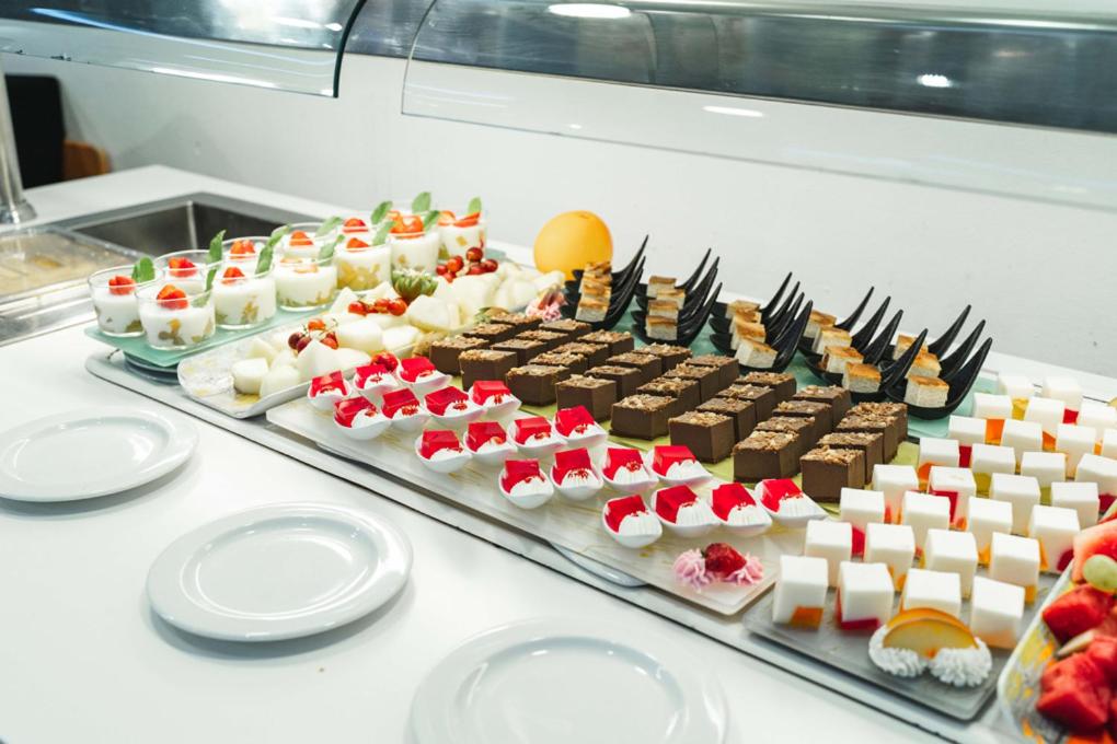 Comida en o cerca de este hotel