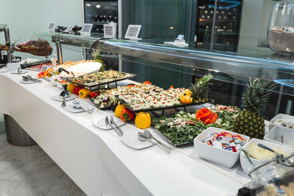 Comida en o cerca de este hotel