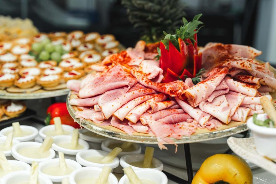 Comida en o cerca de este hotel