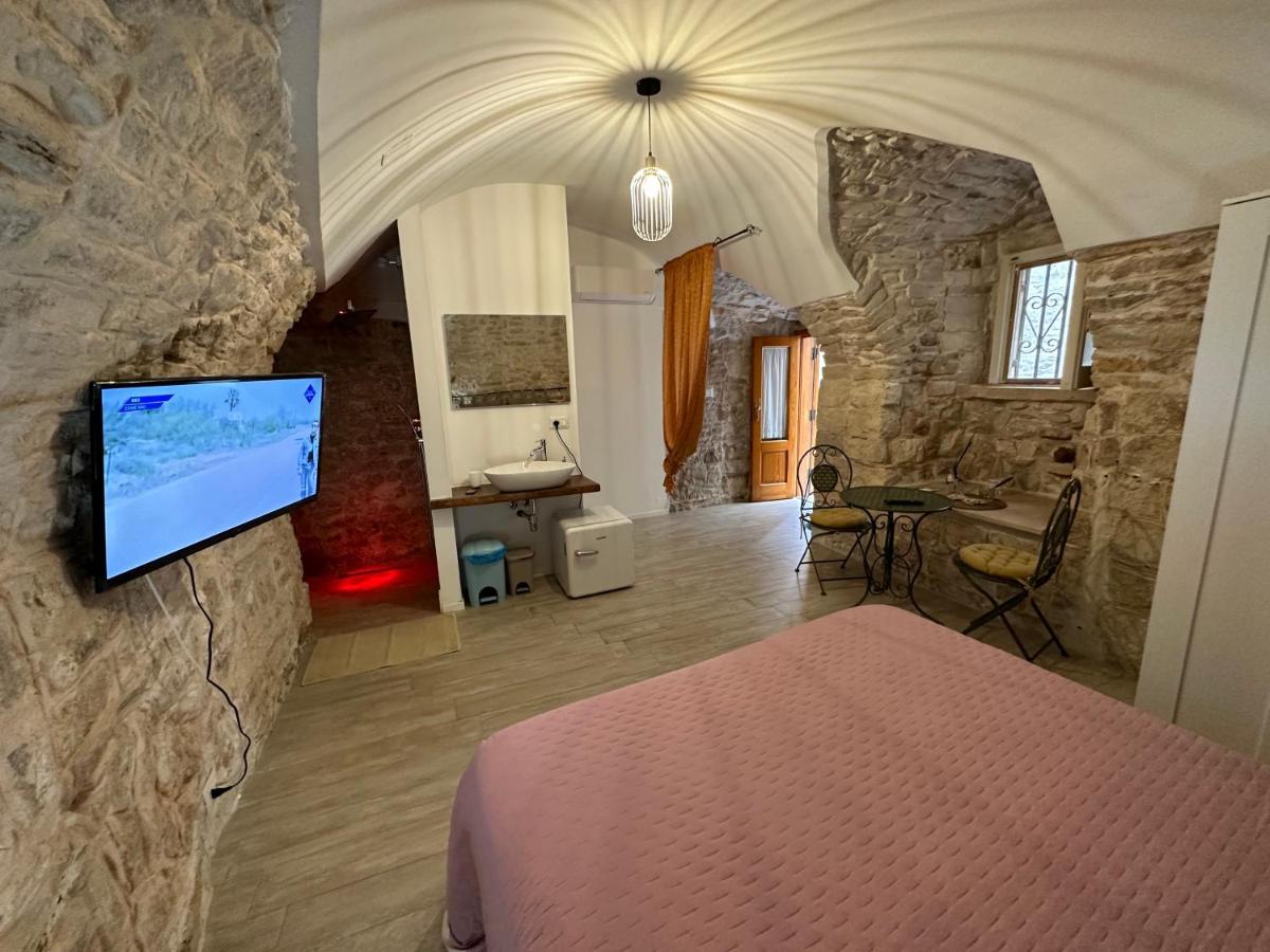 Giovinazzo Suite Pavone Griffi - Housity