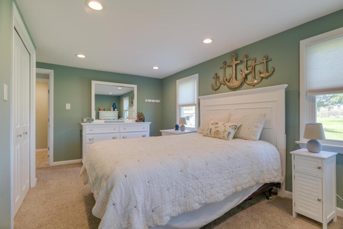 Idyllic Retreat with Lake Views - Near Marina! - Housity