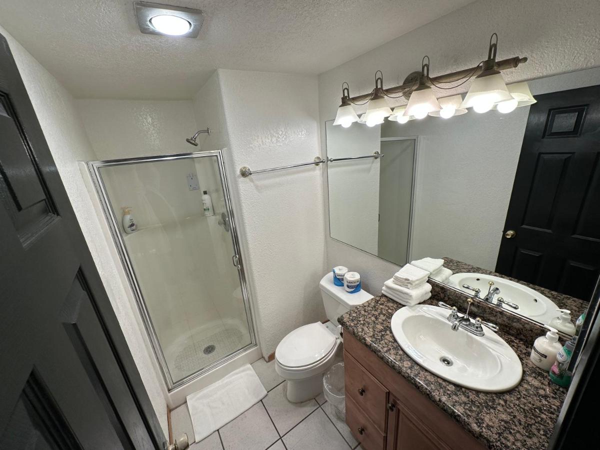 Lakefront Escape - Housity