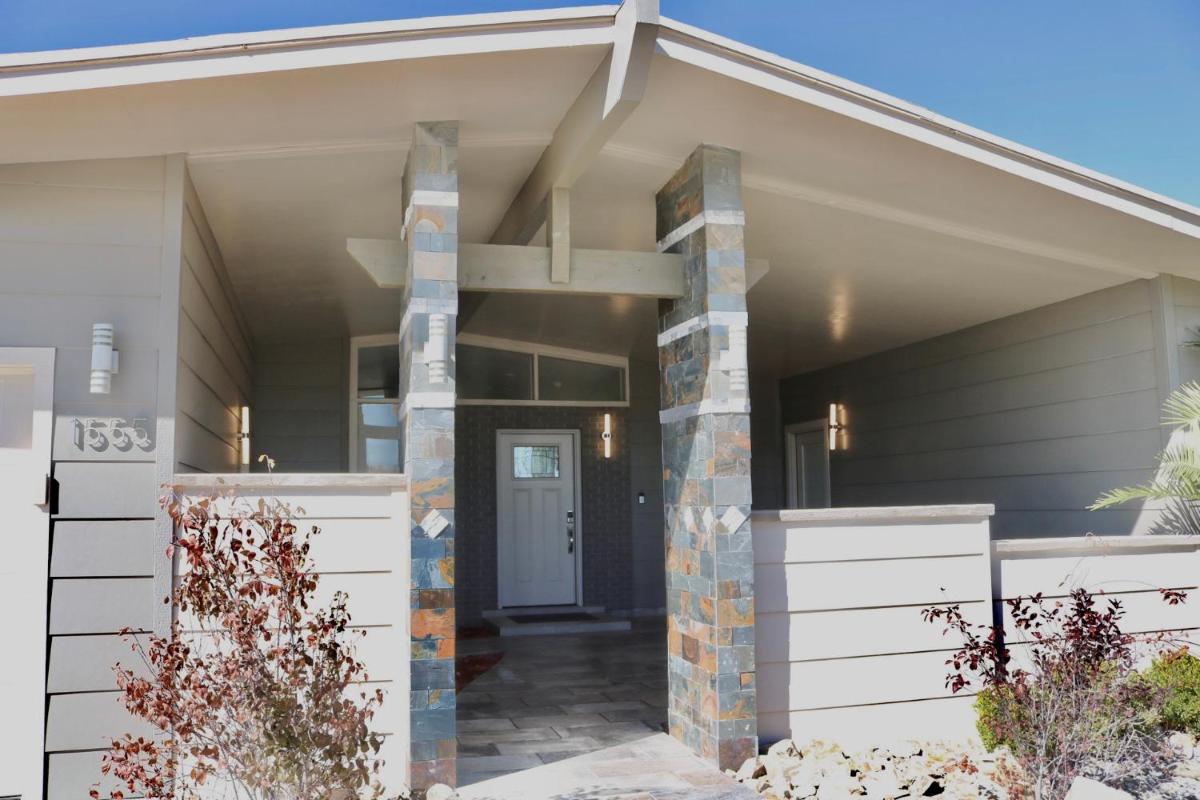 Sleek, Modern Designer home 3 - Housity