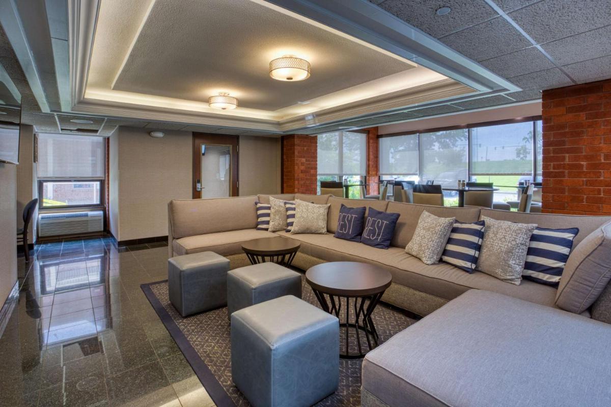 Drury Inn & Suites St. Louis - Fairview Heights - Housity