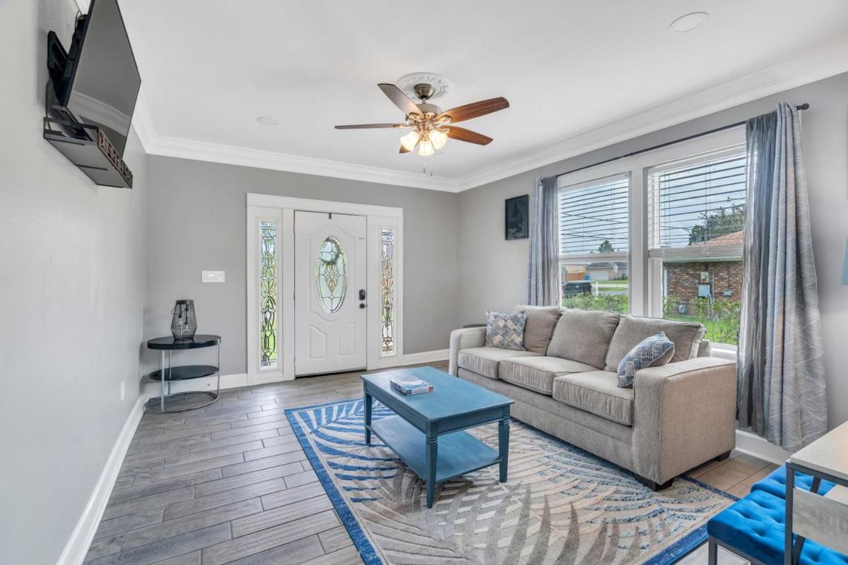 River Cottage near the Airport - Housity