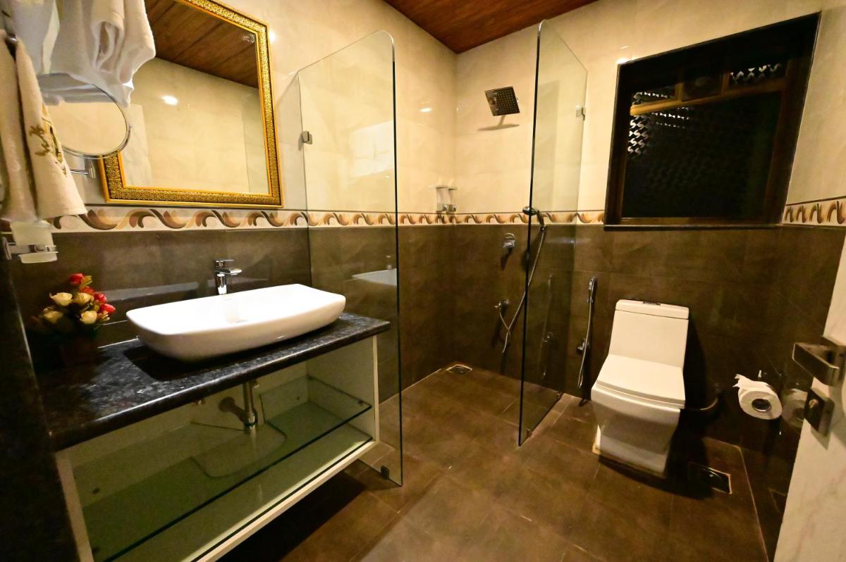 Suitetrails - Sawant Palace Hotel