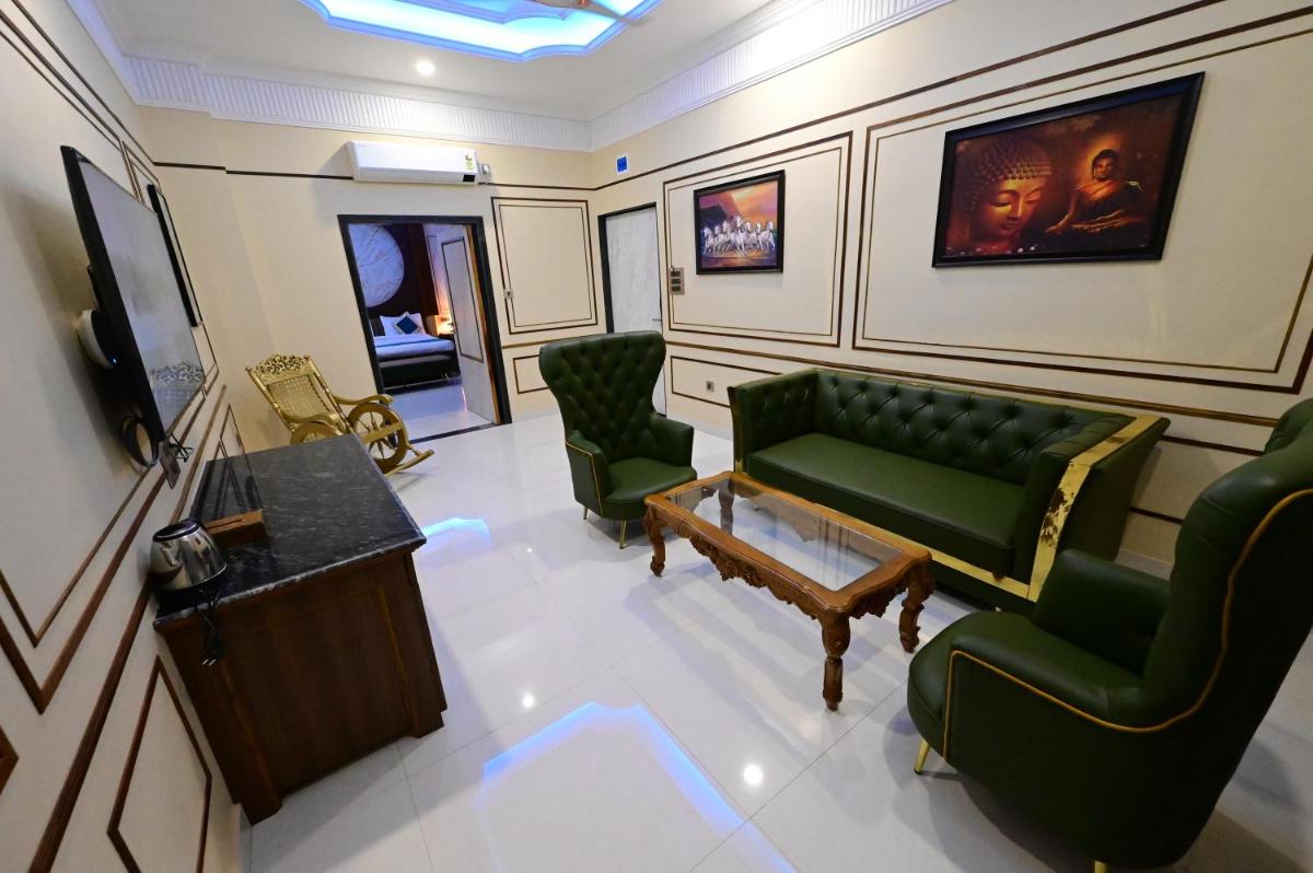 Suitetrails - Sawant Palace Hotel