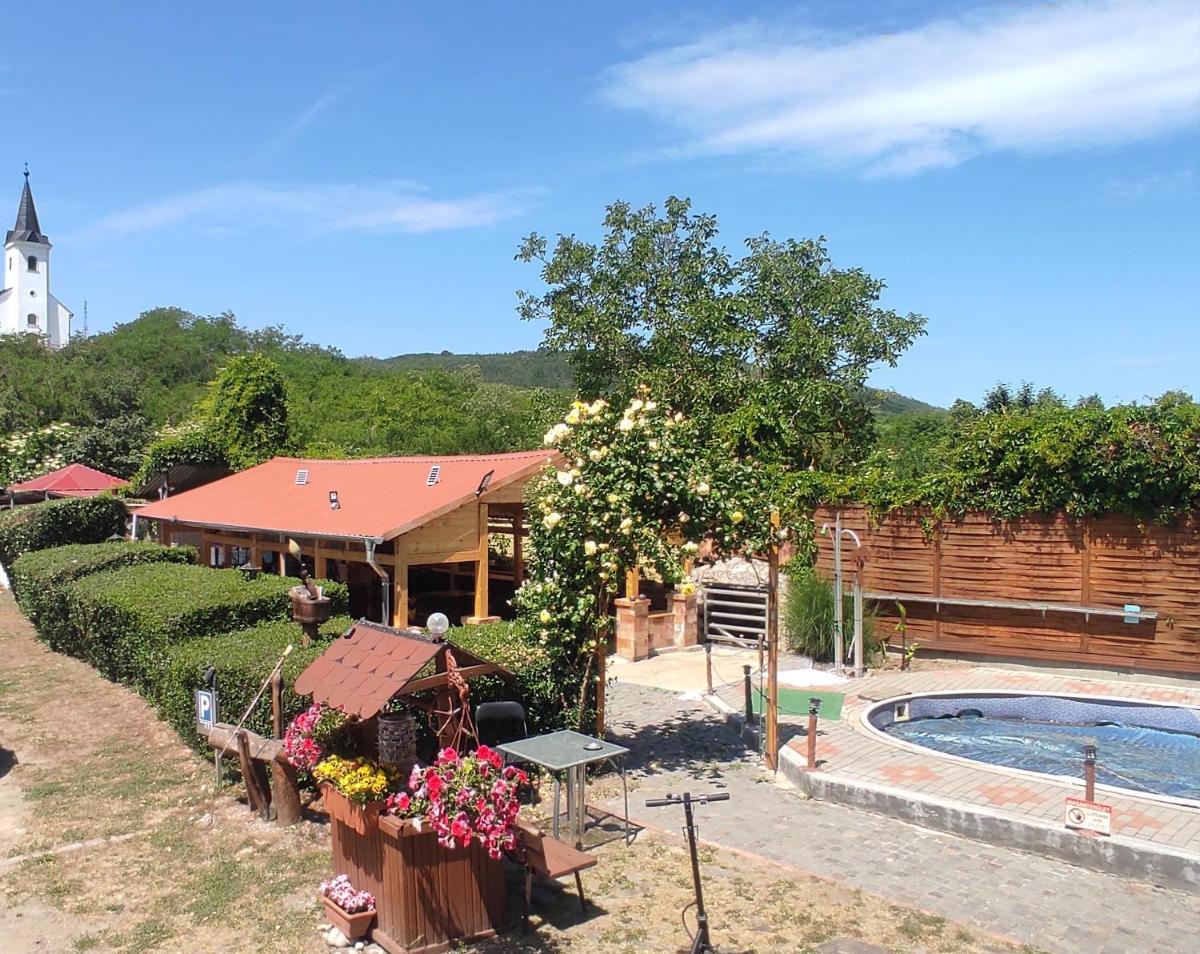 Guesthouse Ilona - Housity