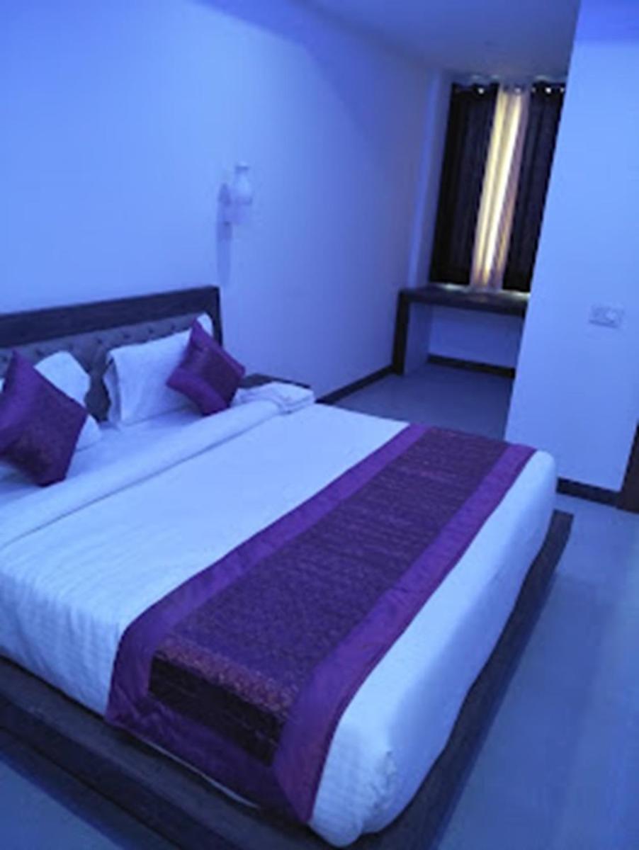 Hotel Ashoka Palace - Housity