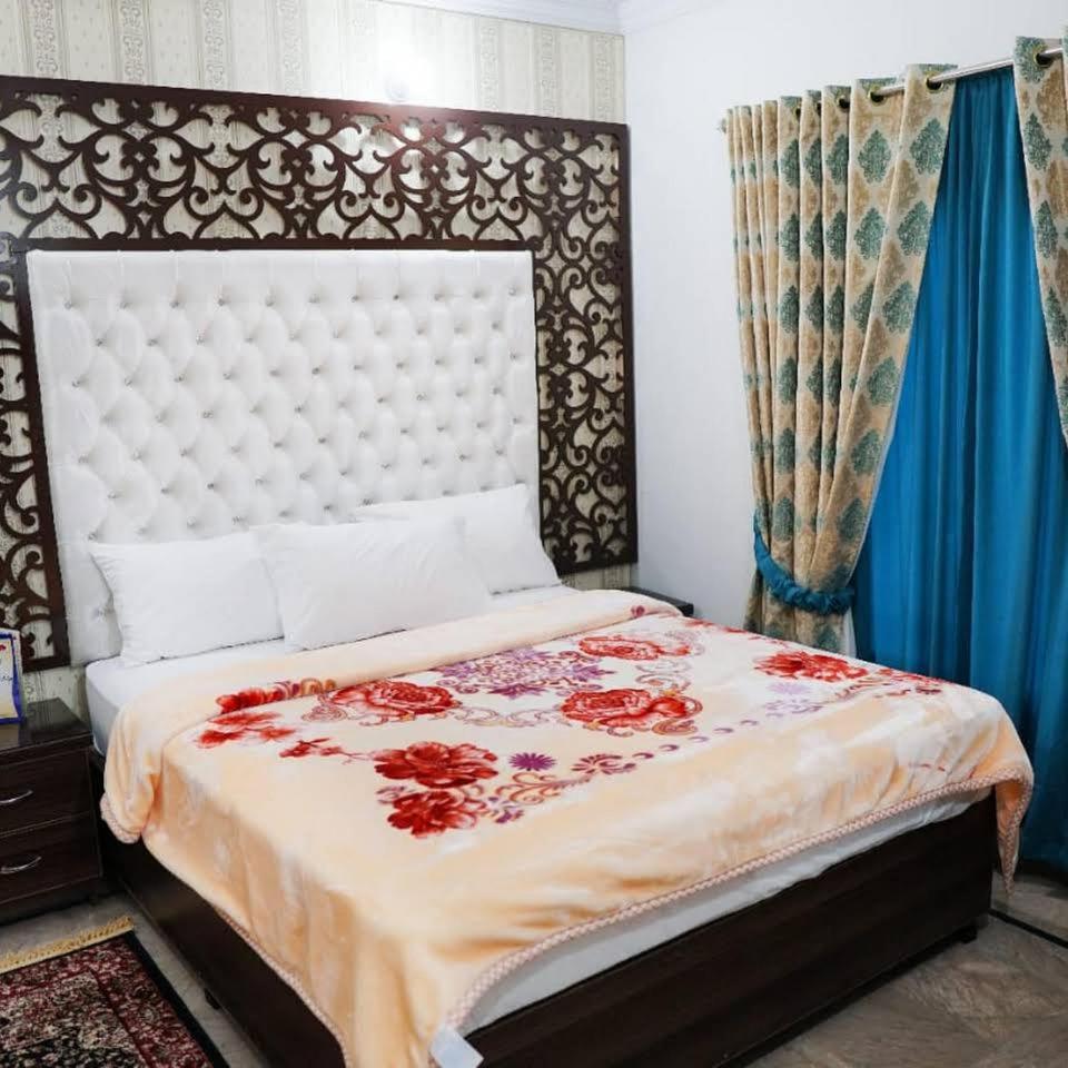 Bodla Royal Hotel - Housity