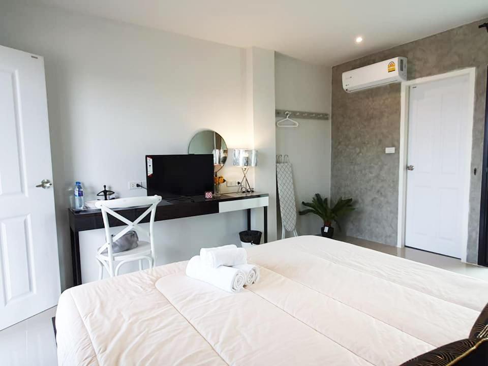 Samutsakorn Condo - Housity