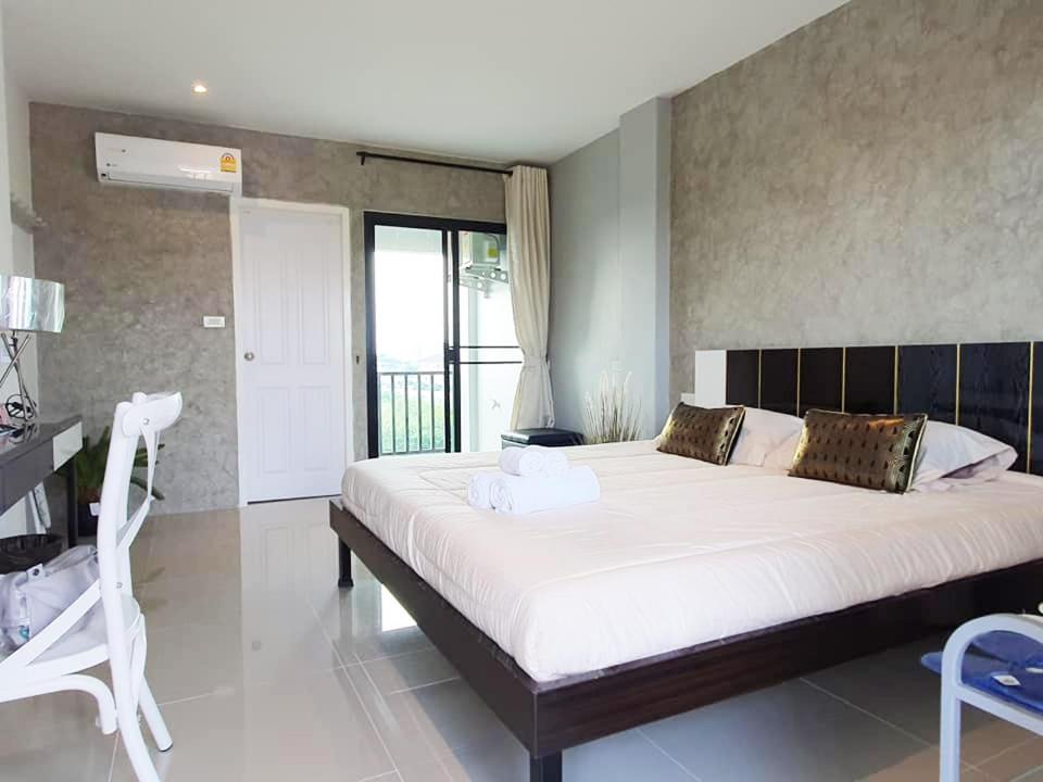 Samutsakorn Condo - Housity