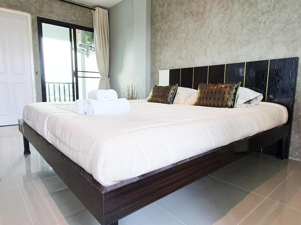 Samutsakorn Condo - Housity