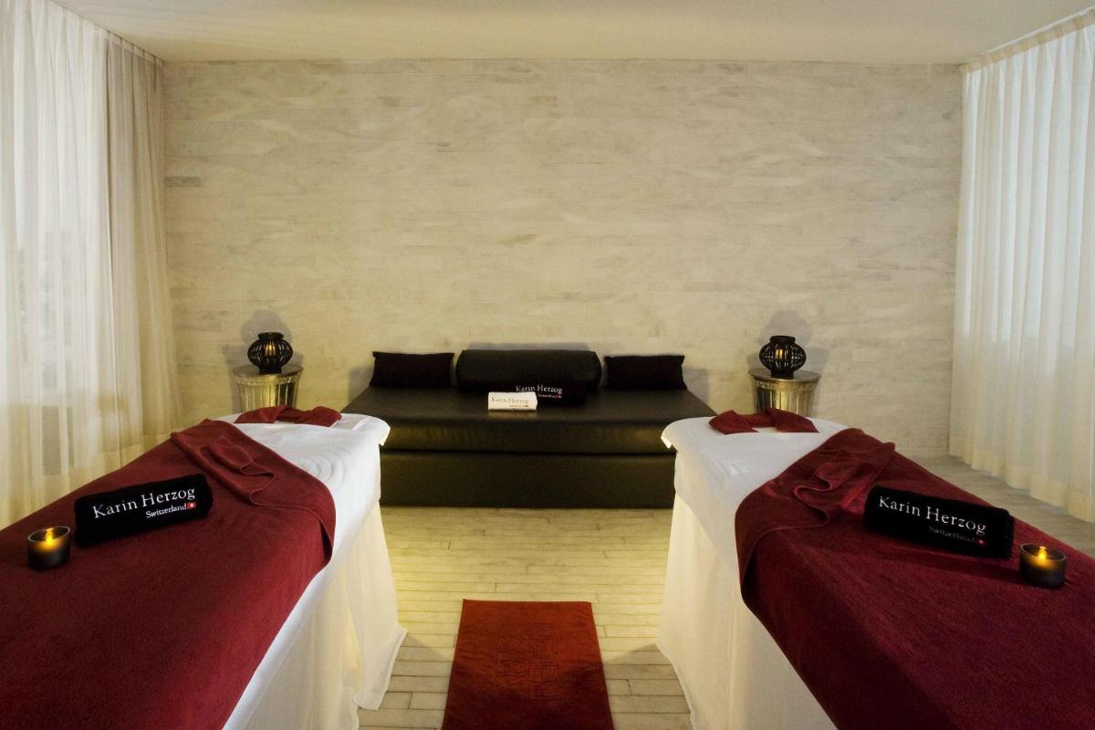 Uma área de estar em Altis Belem Hotel & Spa, a Member of Design Hotels
