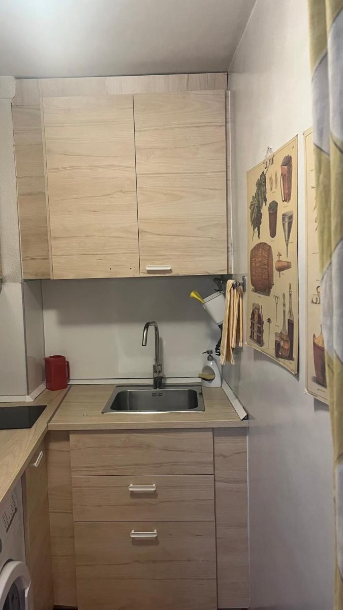 PRECIOSO ESTUDIO CON TERRAZA EN EL CORAZON DE MADRID Calle Cava Baja, 30 - Housity
