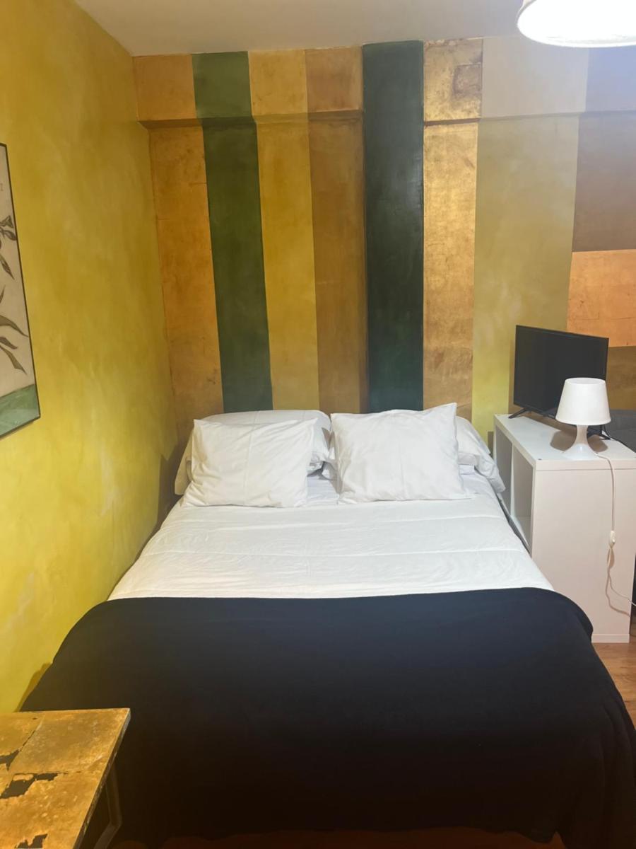 PRECIOSO ESTUDIO CON TERRAZA EN EL CORAZON DE MADRID Calle Cava Baja, 30 - Housity