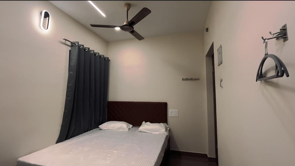 HOTEL COASTAL INN - Housity
