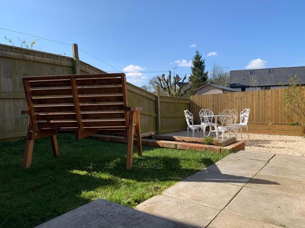 Ground Floor Garden Cottage, near Stonehenge - Hizvo
