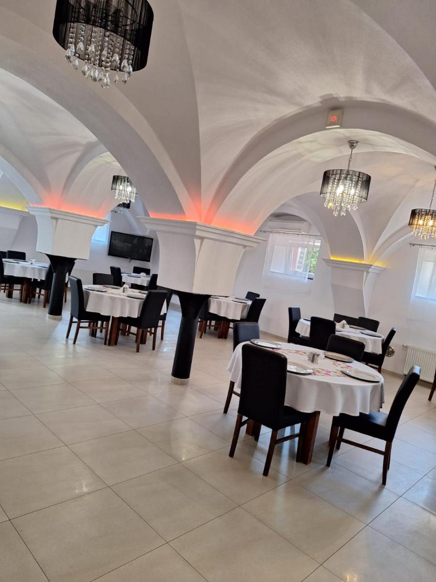 Pensjonat Trzy Stawy - Housity