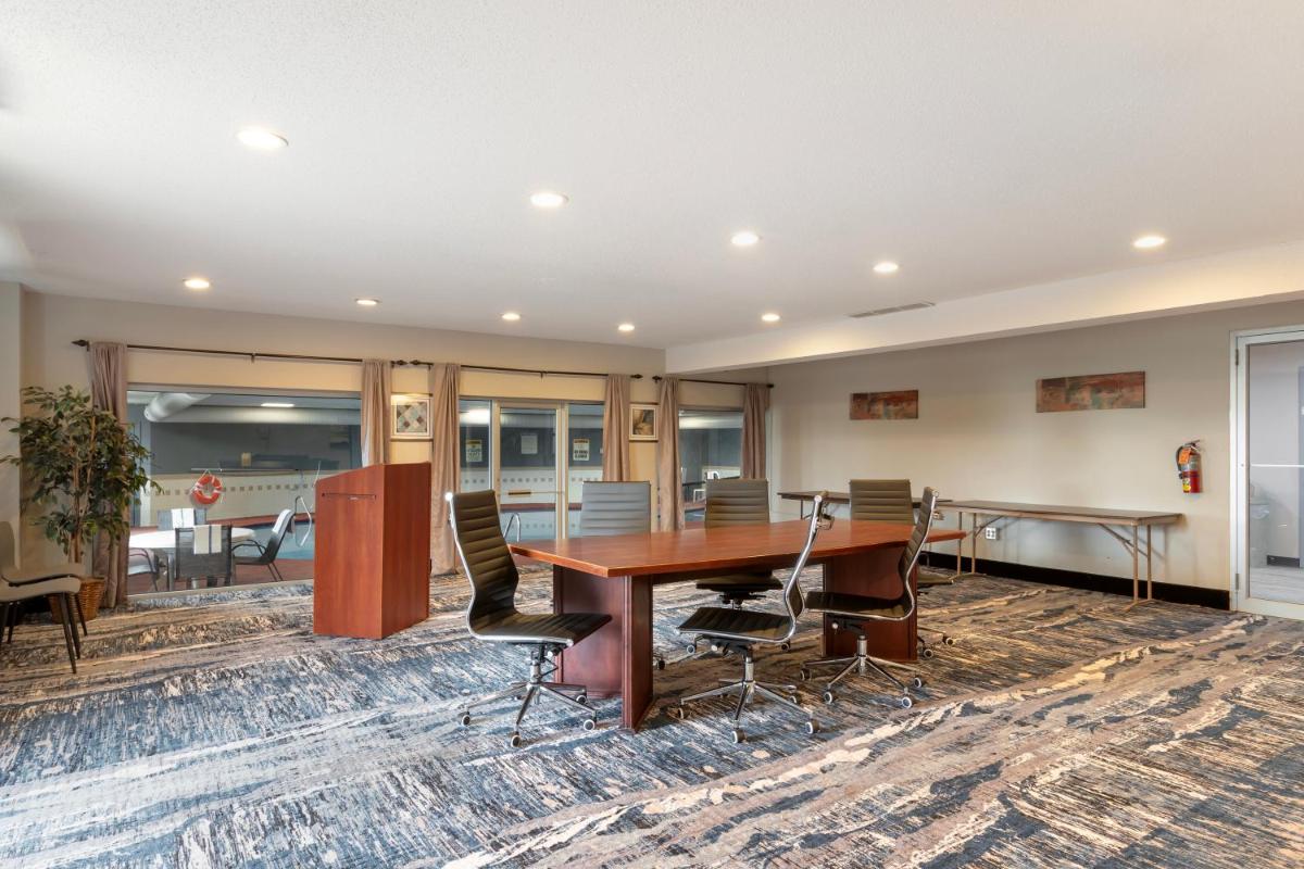 Quality Inn Newton at I-80 - Housity