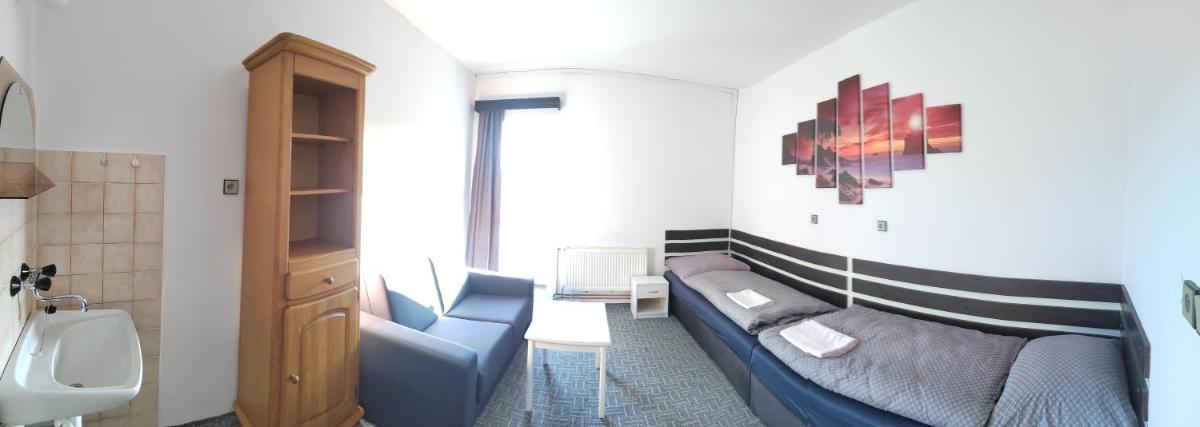 Penzion U kováře - vedlejší budova - Housity
