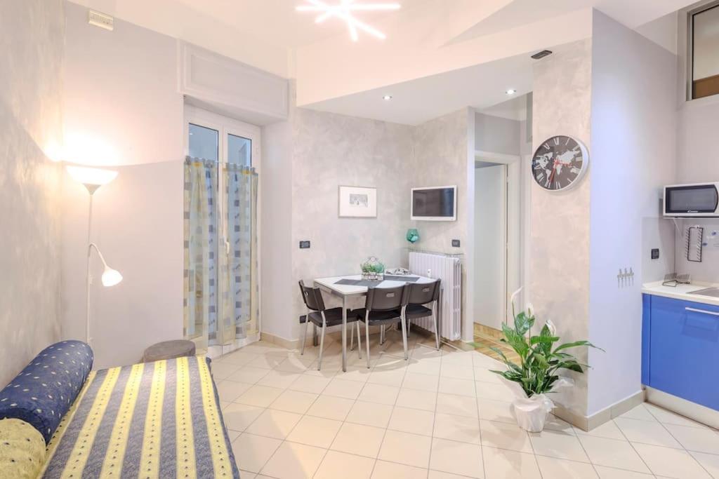 La Vie en Rose - Housity