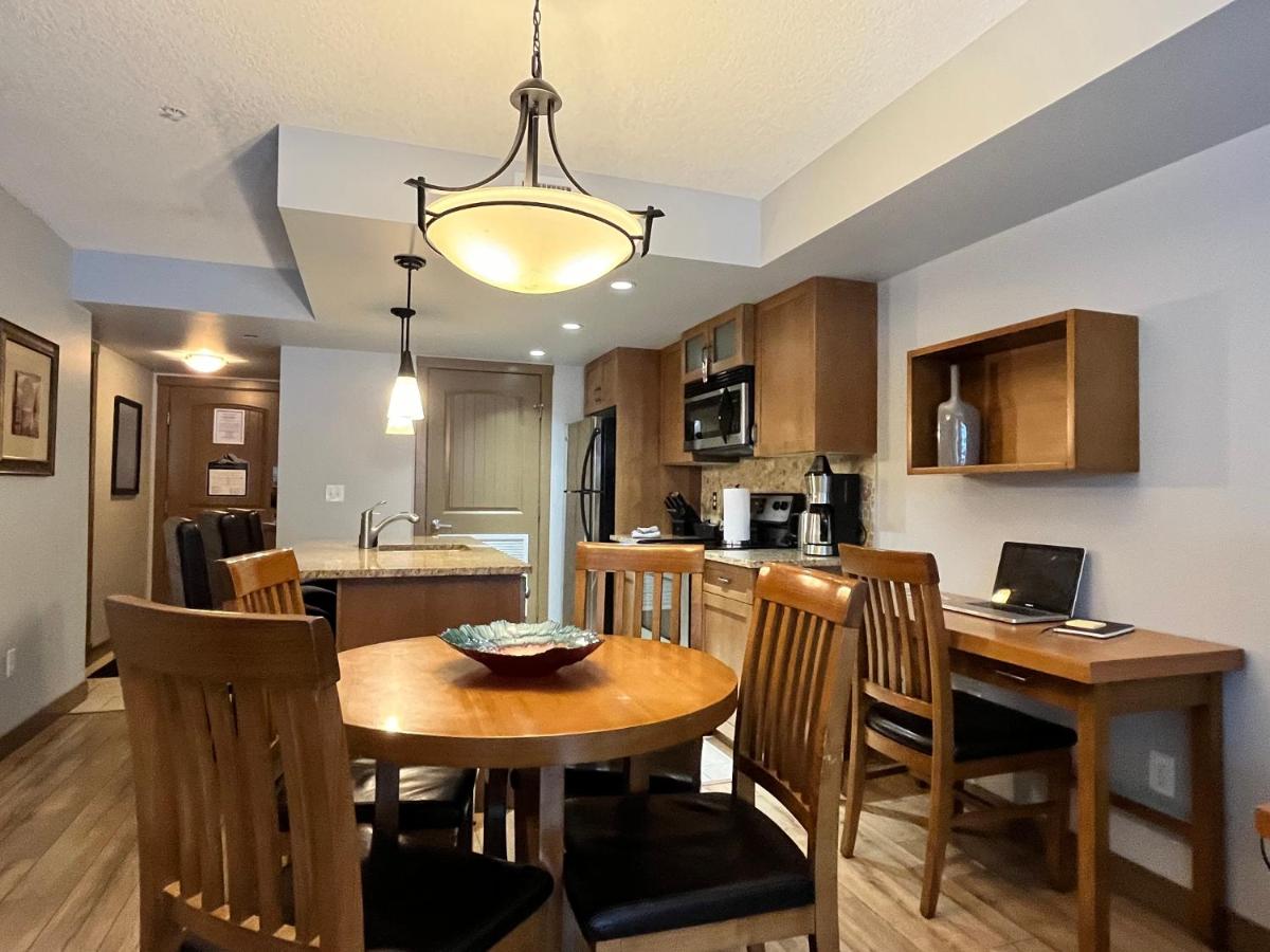 Perfect family 2-bed Condo with hot tub - Housity