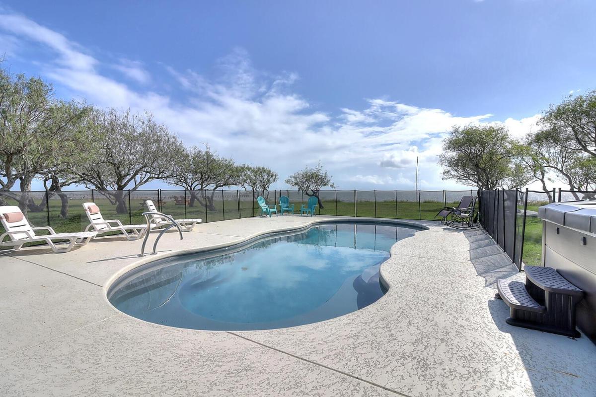 Copano Bay Retreat - Housity