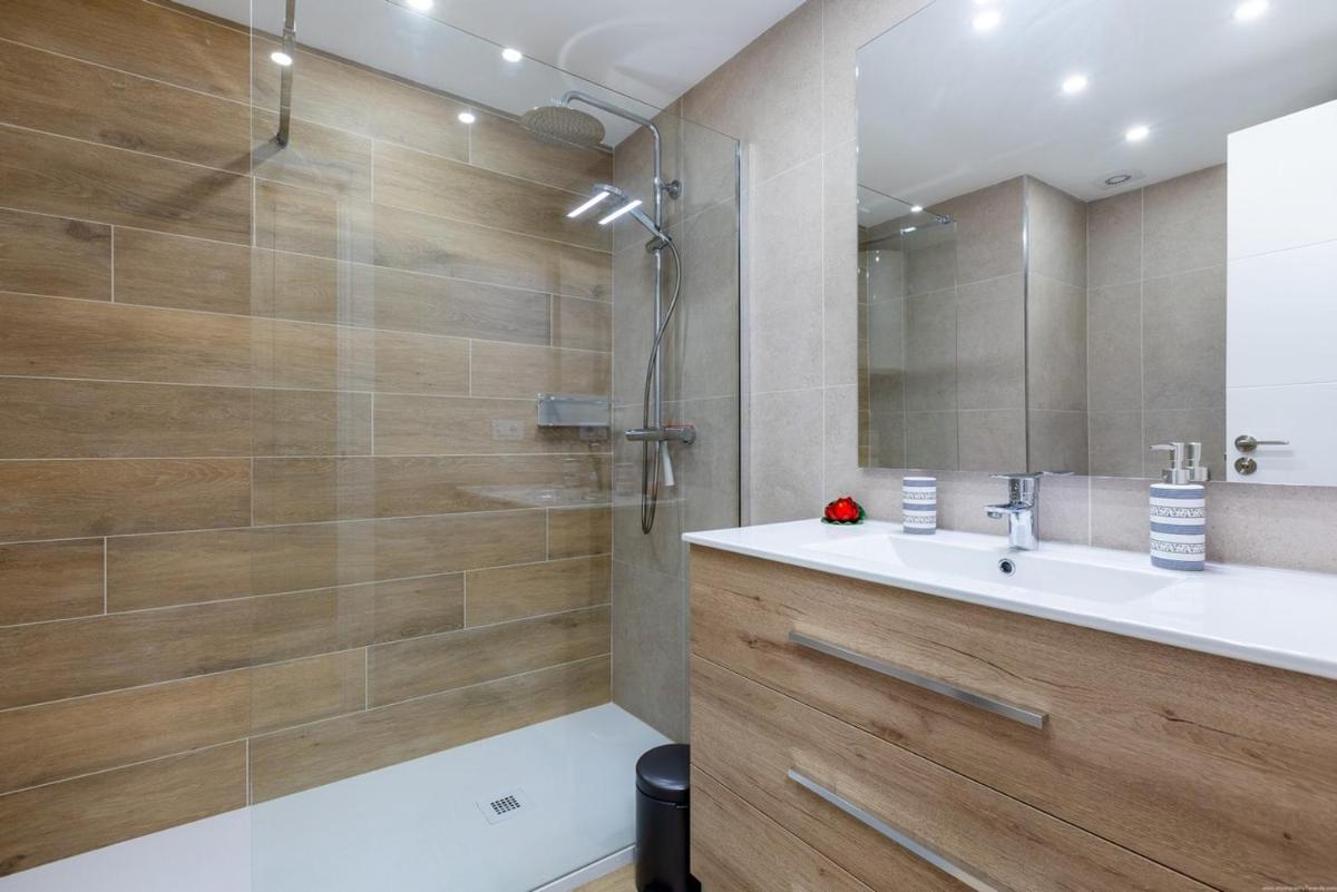 Sea front Costa Adeje Spacious 2 bedroom apartment - Housity