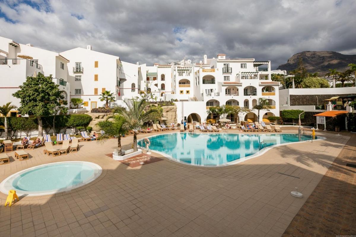 Sea front Costa Adeje Spacious 2 bedroom apartment - Housity