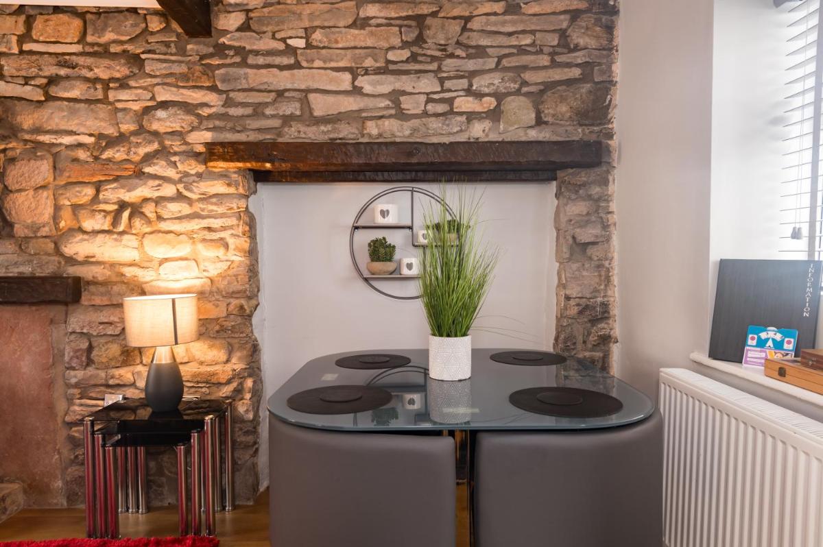 Crown and Cushion Appleby - Housity