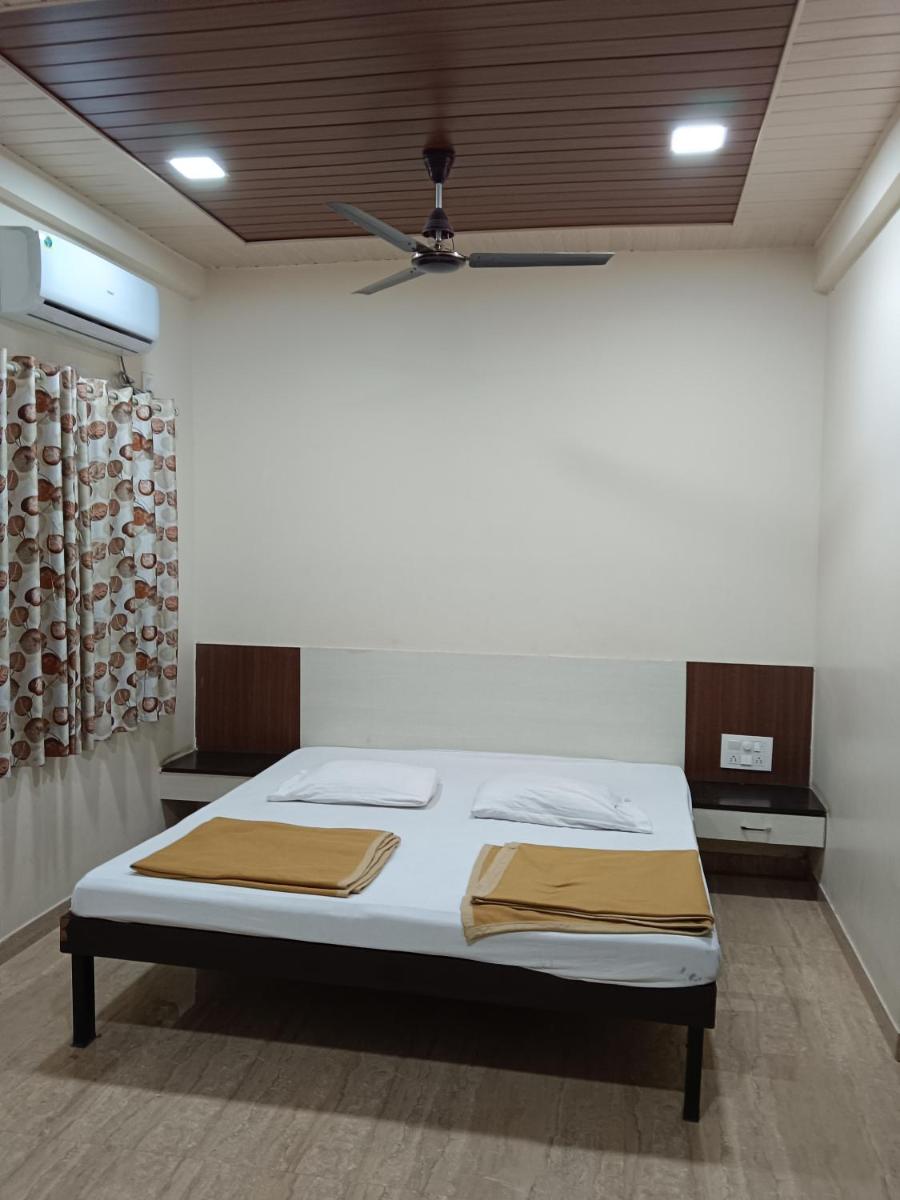 Suitetrails - Samraj Lodge Akkalkot