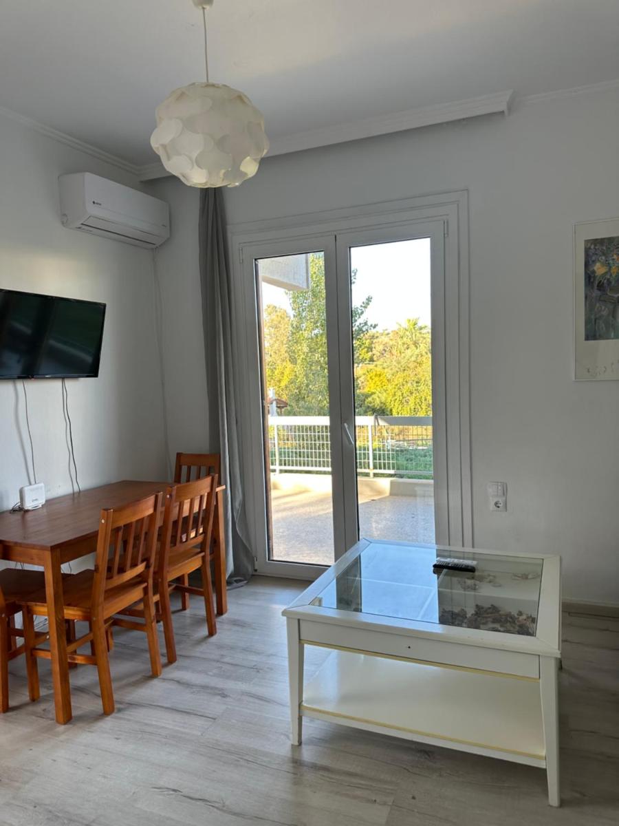 Wait 39 N Sea Central Apartment In Porto Rafti - Housity
