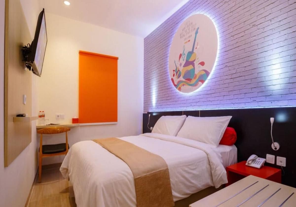 Front One Inn Muntilan - Housity