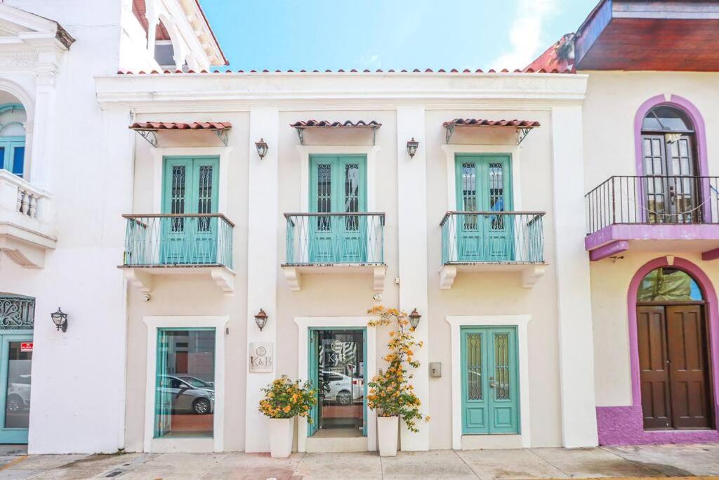 Casa Azul - Apartamento de 2 Pisos, 2Hab con Rooftop en Casco Antiguo - Housity