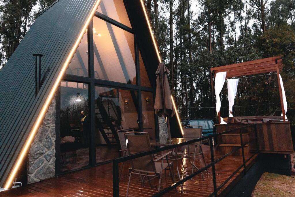 Cabana Raízes: A-Frame com vista para as montanhas - Housity