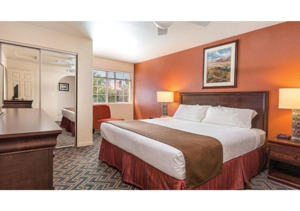 Relax Adobe-Style, Your Deluxe Condo, minutes from the Strip - Special Offer Now! - Housity