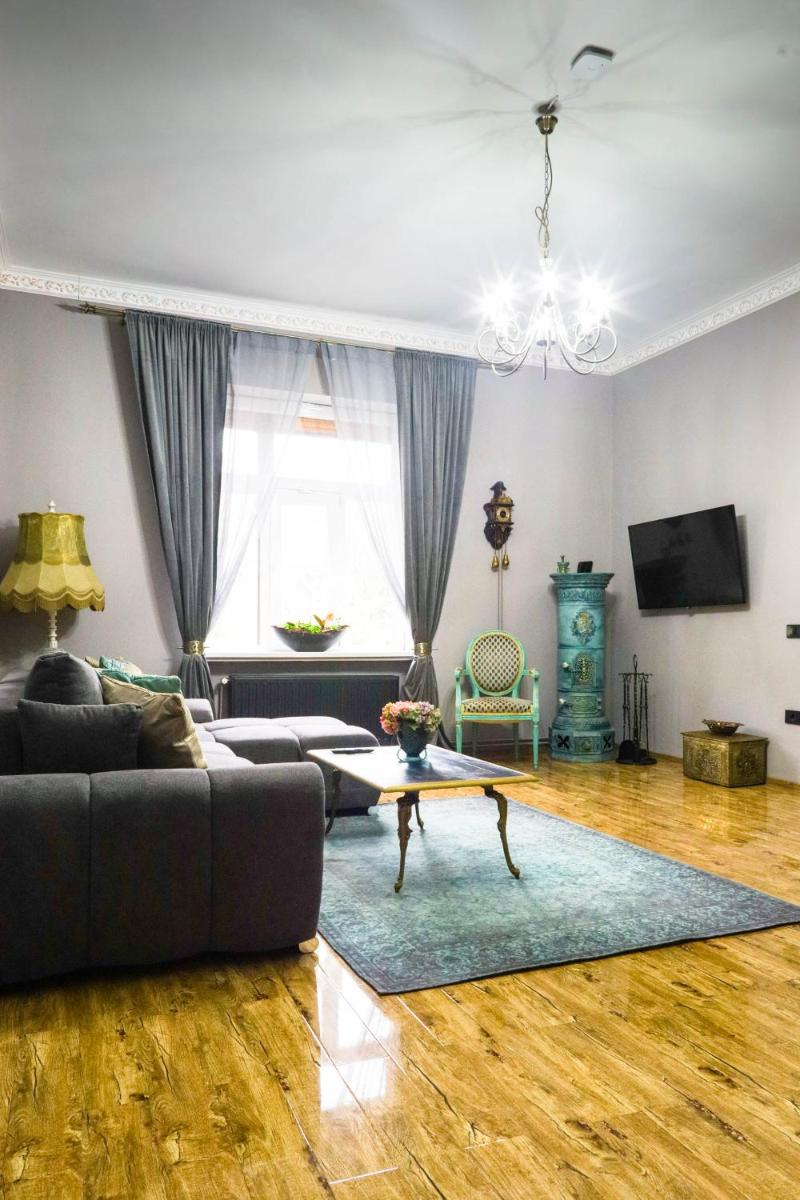 Grey Symphony - Housity