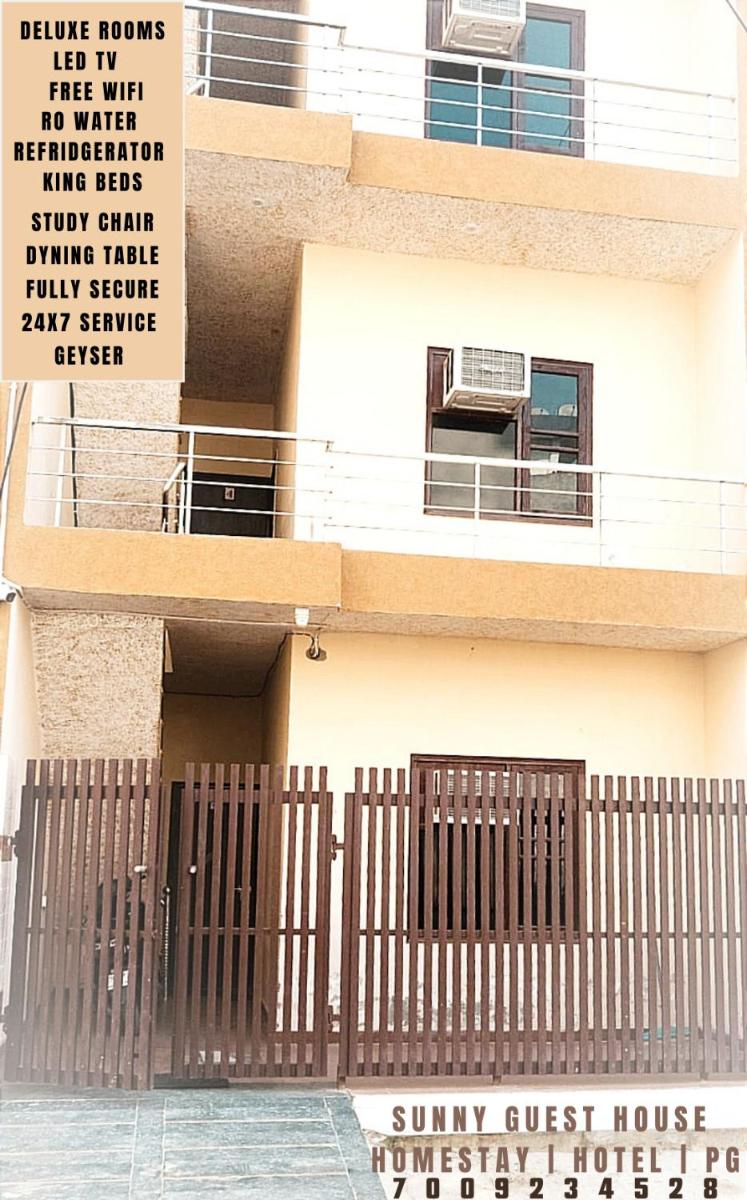 SUNNY HOMESTAY & Guest House -- Green Velly LPU -- For Families & Couples - Housity