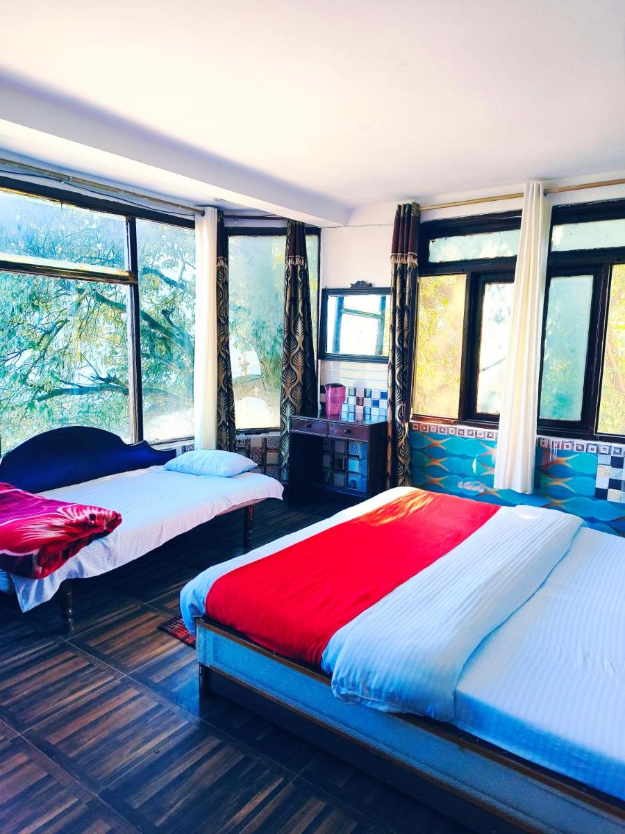 Hotel Holiday Dalhousie - Near Ghandhi Chowk Mall Road - Housity