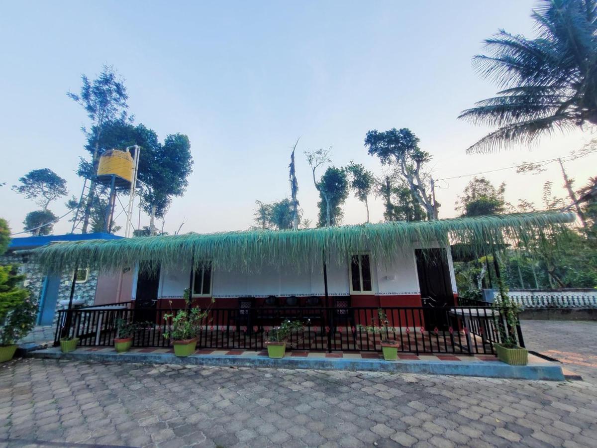 Giri Darshini Homestay - Simple Rooms with Pool & Private Falls - Housity