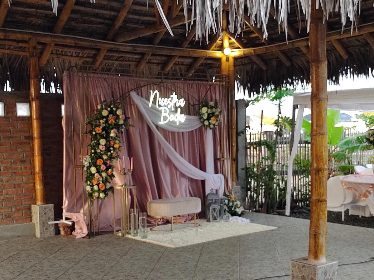 Vistamar Beachfront Guesthouse - Housity