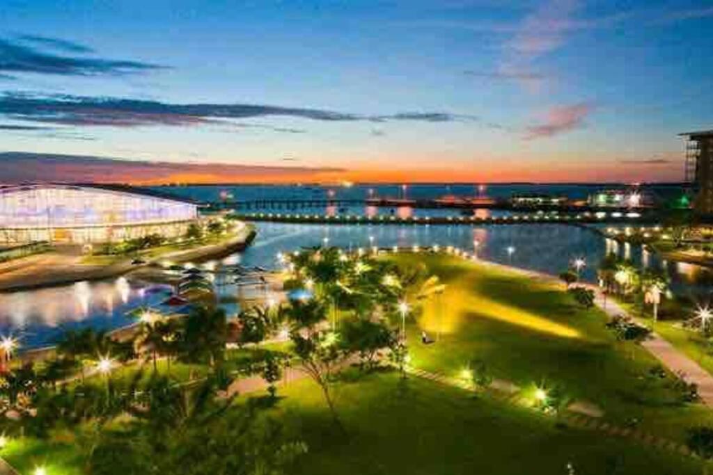 Luxury Waterfront Apartment (2 bedrooms) - Housity