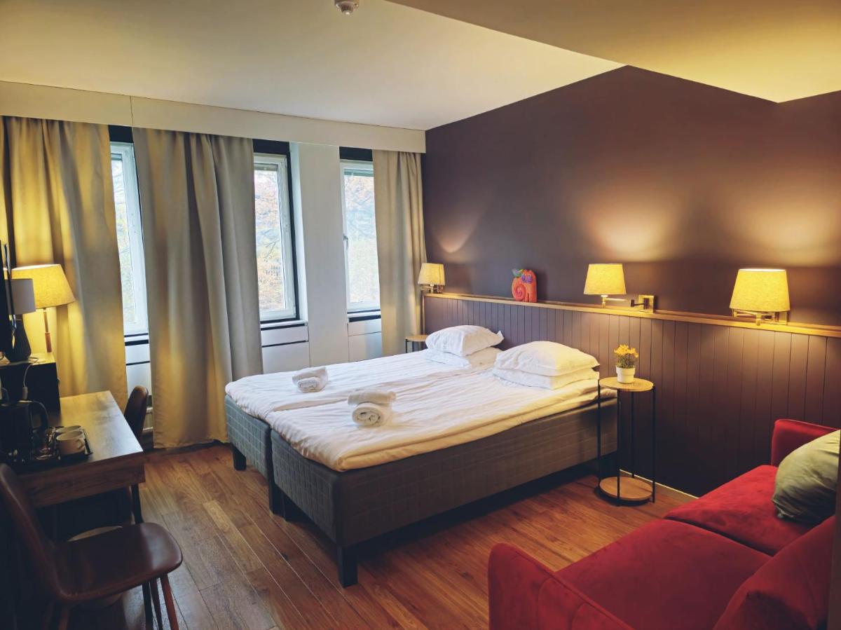 LA Hotel - Housity