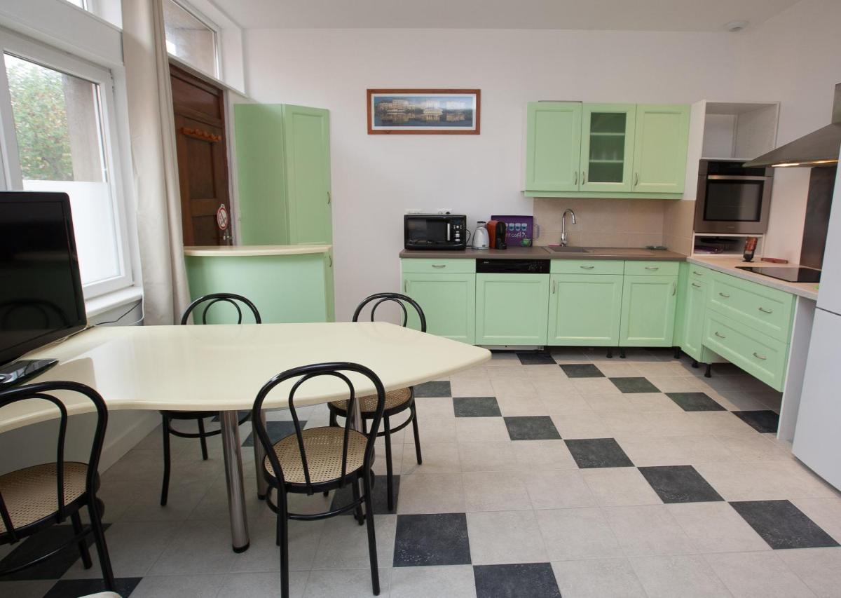 Proche port Centre village - Housity