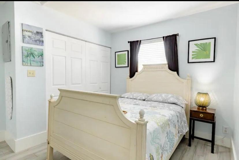 One bedroom apt with private patio near Fort Lauderdale beach - Housity