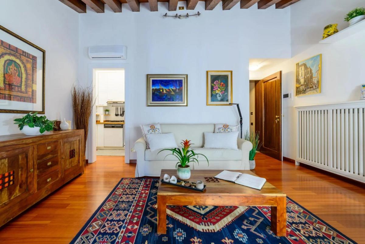 Apartment Deluxe Isola Di Mezzo - Housity
