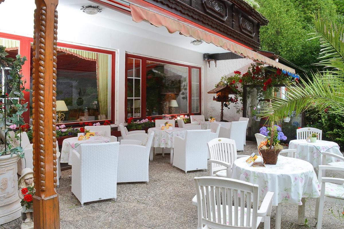 Ein Restaurant oder anderes Speiselokal in der Unterkunft Wellness und Romantik Hotel Helmboldt